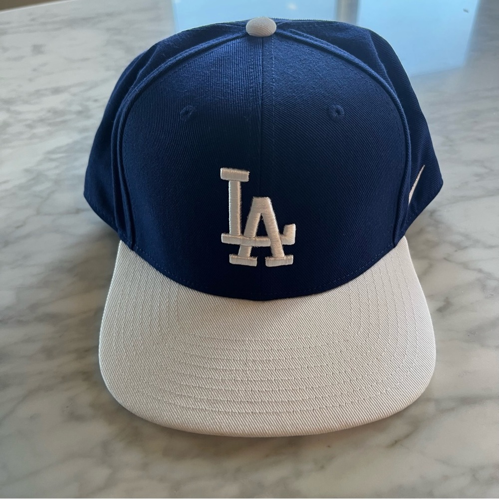 LA Dodgers Nike Dri fit SnapBack Baseball Cap Size M/L blue and white NWOT